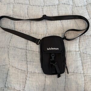 lululemon athletica zip-top crossbody